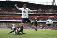 Arsenal's Bacary Sagna (L) slides in for a challenge on Man U's Robin van Persie in London on April 28, 2013